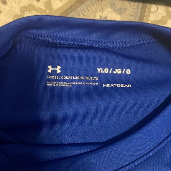 Under armor, boys dry fit large gently used - Picture 3 of 5